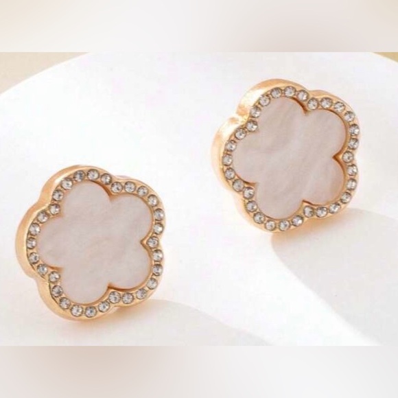 Fashion Jewelry Jewelry - Gold&White Floral Earrings